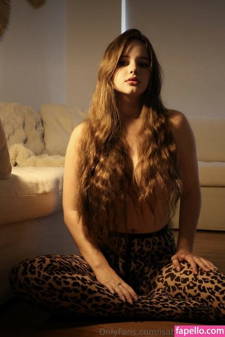 Isabella Ardley topless onlyfans