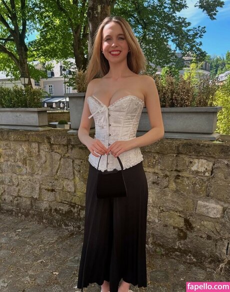 Serena Skybourne nude onlyfans