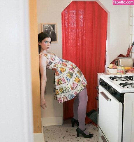 HeyMissTeacher onlyfans model