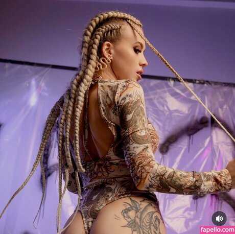 Dasha Grivina onlyfans posts