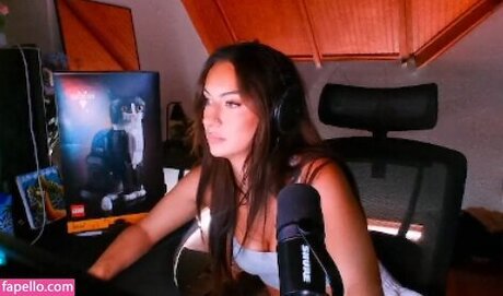 Honeyxxo onlyfans leaked.