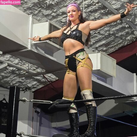 Lena Kross onlyfans creator