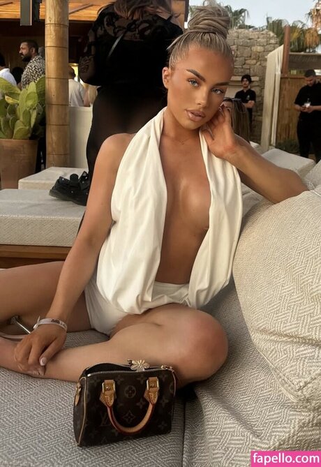 Holl Elizabeth onlyfans nude leak