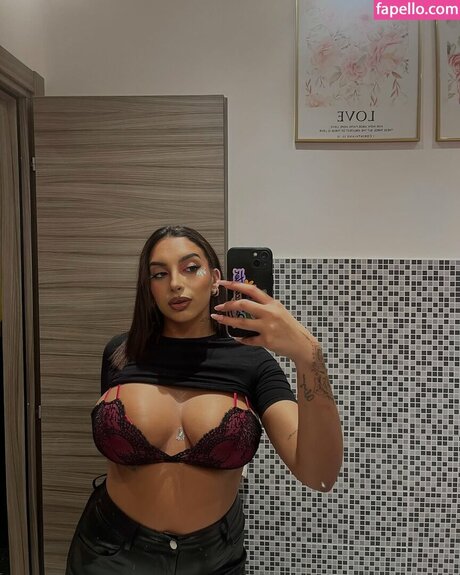 Debora Bloise onlyfans striptease