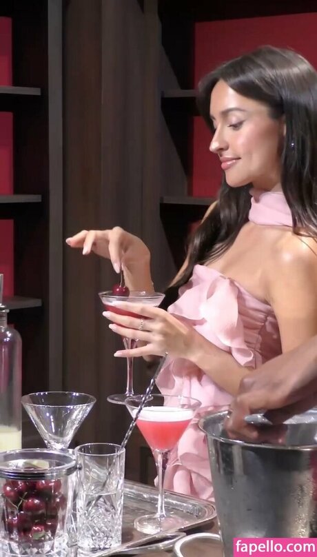 Alexandra Saint Mleux onlyfans page