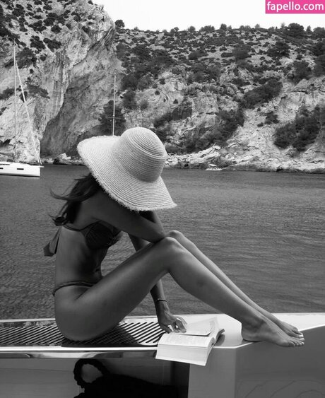 Alexandra Saint Mleux free onlyfans