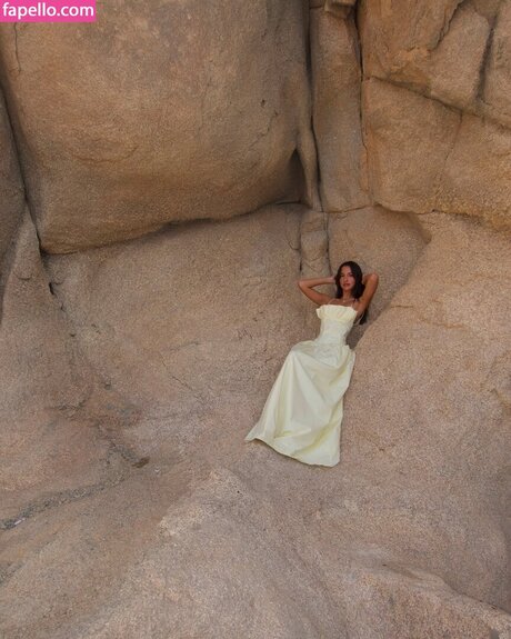 Alexandra Saint Mleux onlyfans