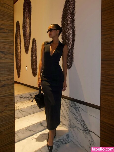 Alexandra Saint Mleux only fans pictures