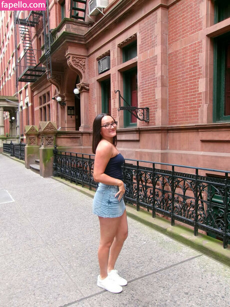 Izzy Moreno onlyfans lean