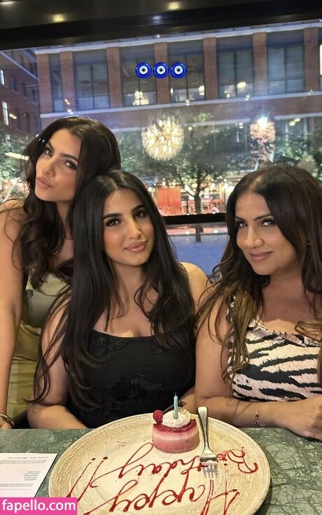 Jaya Thandi onlyfans model images