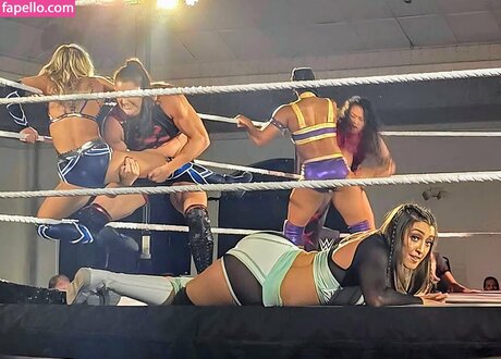 Wren Sinclair nude onlyfans leaked