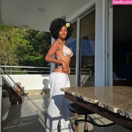 Jessica Nahomy onlyfans tits