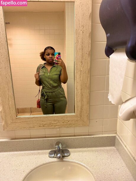 PeachSlurpee onlyfans nude pictures