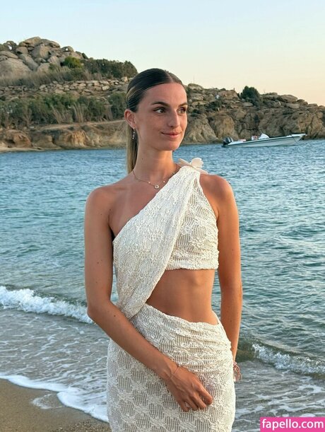 Thea GS onlyfans model images