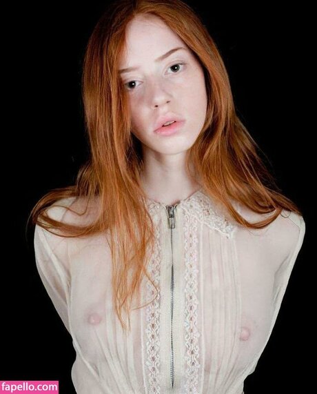 Lily Newmark onlyfans strip