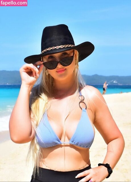 Amber Koltzow Bastick onlyfans pics