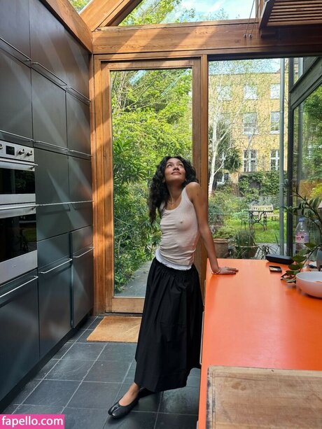 Olivia Dean desnuda onlyfans