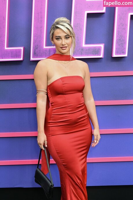 Sophie Snazz onlyfans leaked pics