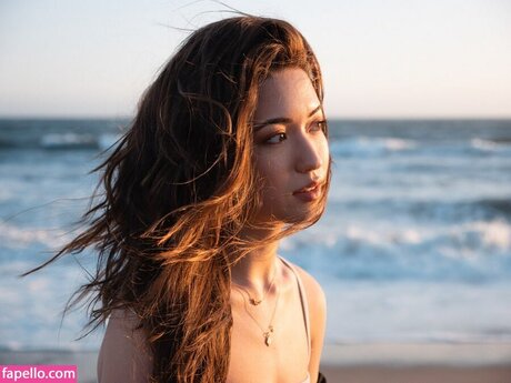 Reina Hardesty naked onlyfans pics