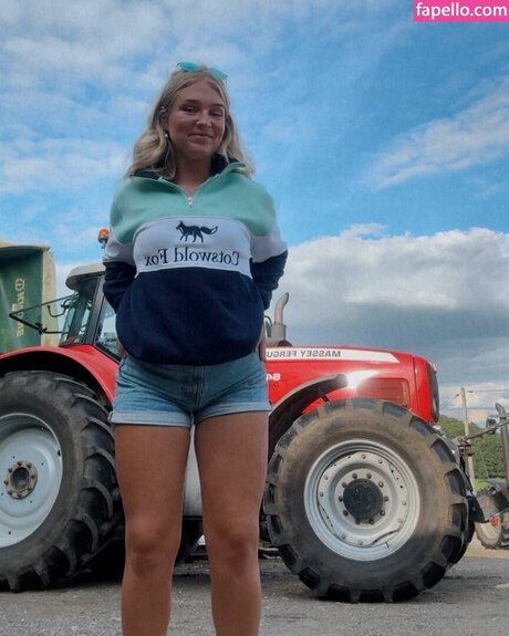 Harriet Cowan From Clarkson s Farm onlyfans naked