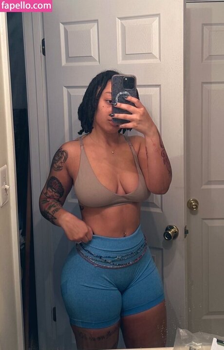 artless space onlyfans model photo