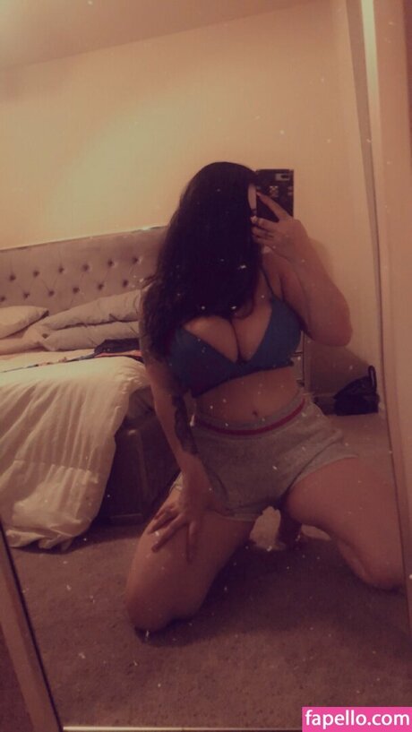 nadianaughty1 onlyfans model