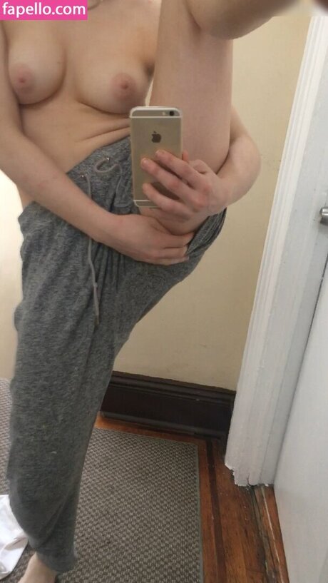 Lily Mo Sheen leaked onlyfans photos