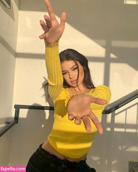 Dhurata Dora strip onlyfans