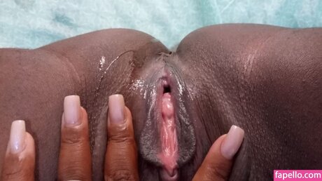 Larissa Pimenta feet onlyfans