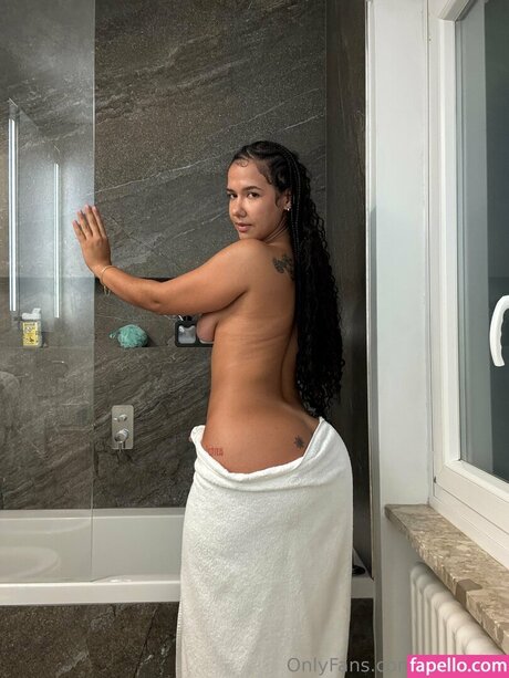 Shanny Streete strip onlyfans