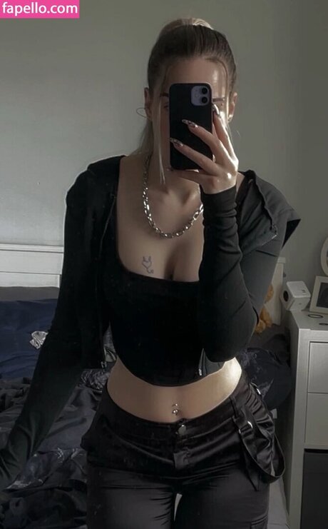 sky stn_ onlyfans desnuda