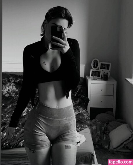 sky stn_ naked onlyfans pics