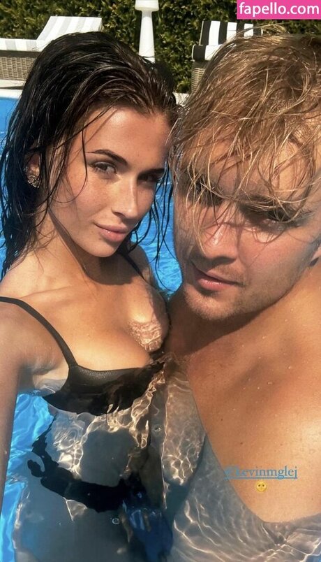 Roxie W giel sexy onlyfans