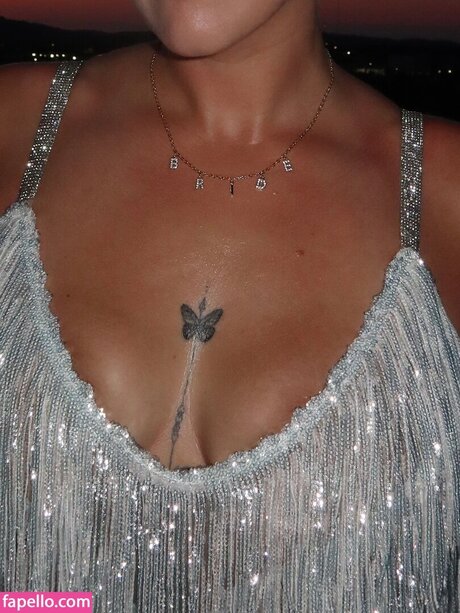 Esther Burden onlyfans leajs