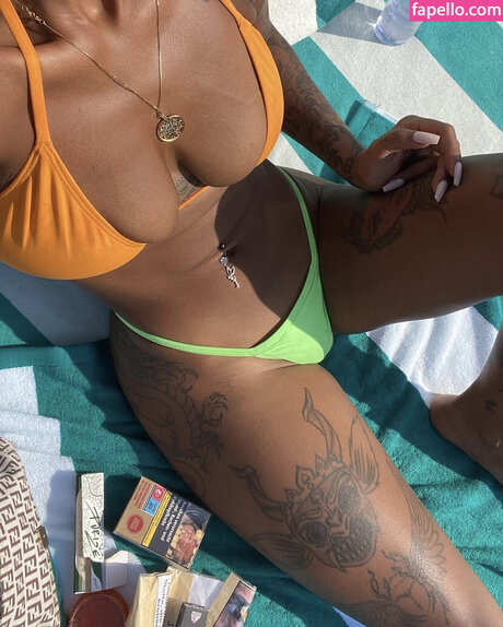 Nura Habib onlyfans pic