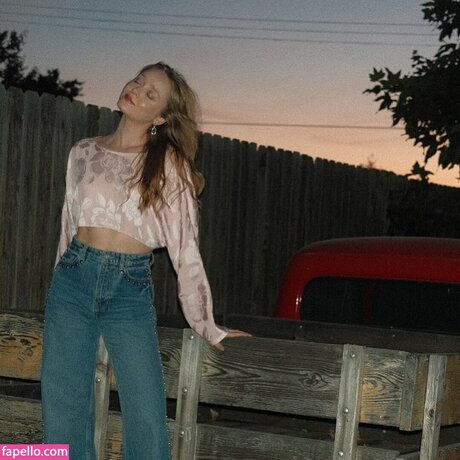 Madeleine Arthur onlyfans mega