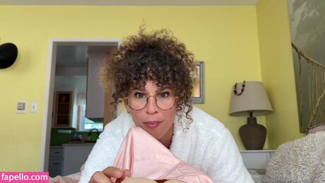 VibeWithMolly onlyfans tits