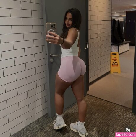 Zarah McAdam onlyfans leak new