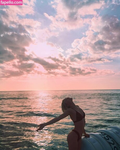 Taylor Hickson only fans pic