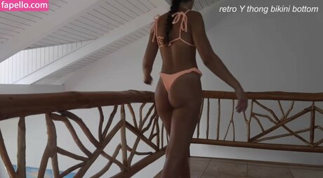 Hannah Meloche onlyfans leaked.