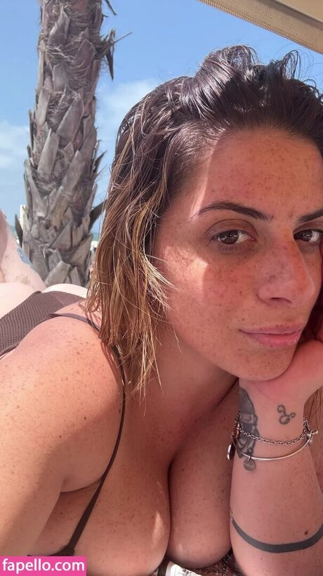 Martina Rolando onlyfans striptease