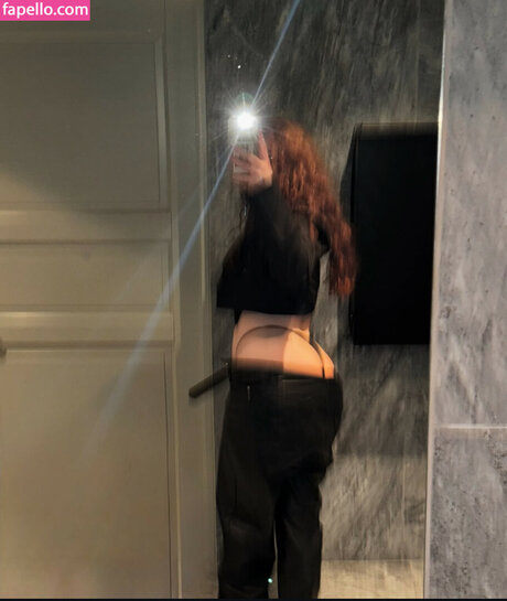 Evvoxi onlyfans posts