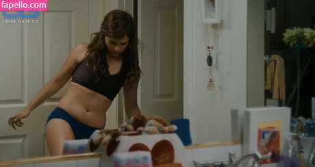 Brianna Hildebrand Profile pic