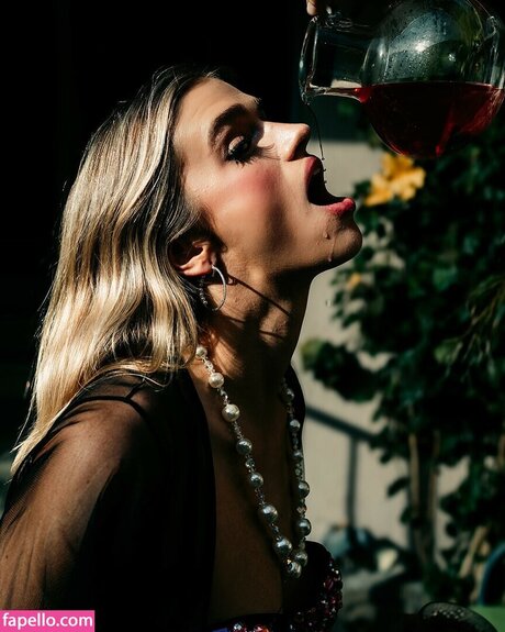 Sarah Hands onlyfans tits