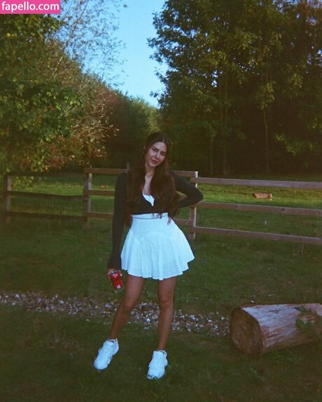 Sonam Bajwa Profile pic