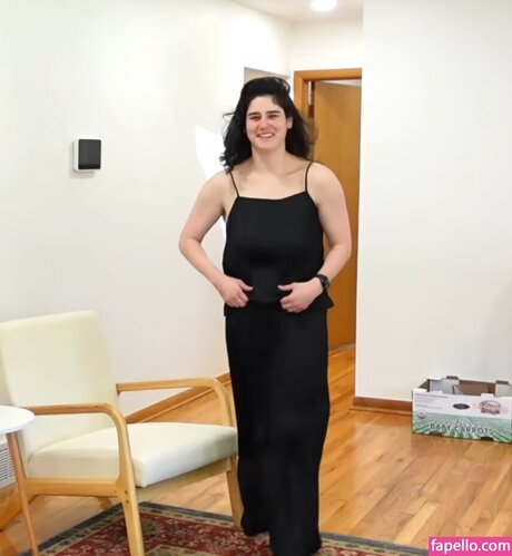 Elyse Myers is on onlyfans