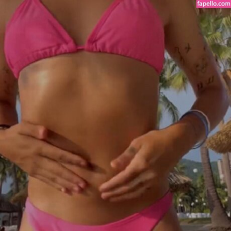 Cantora Flora Matos onlyfans nude tits