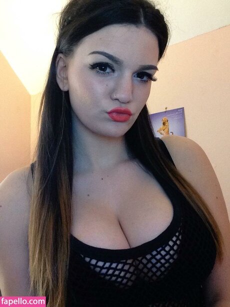 Zoe O Neill onlyfans topless