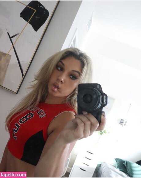 Thea Hail onlyfans nudes leaks