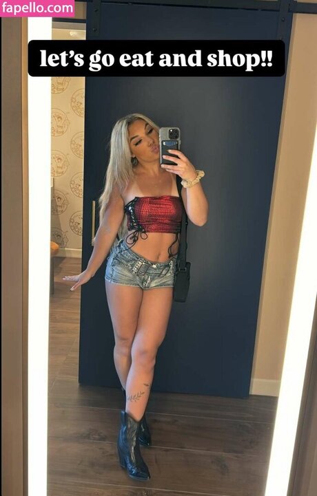 Thea Hail sexy onlyfans